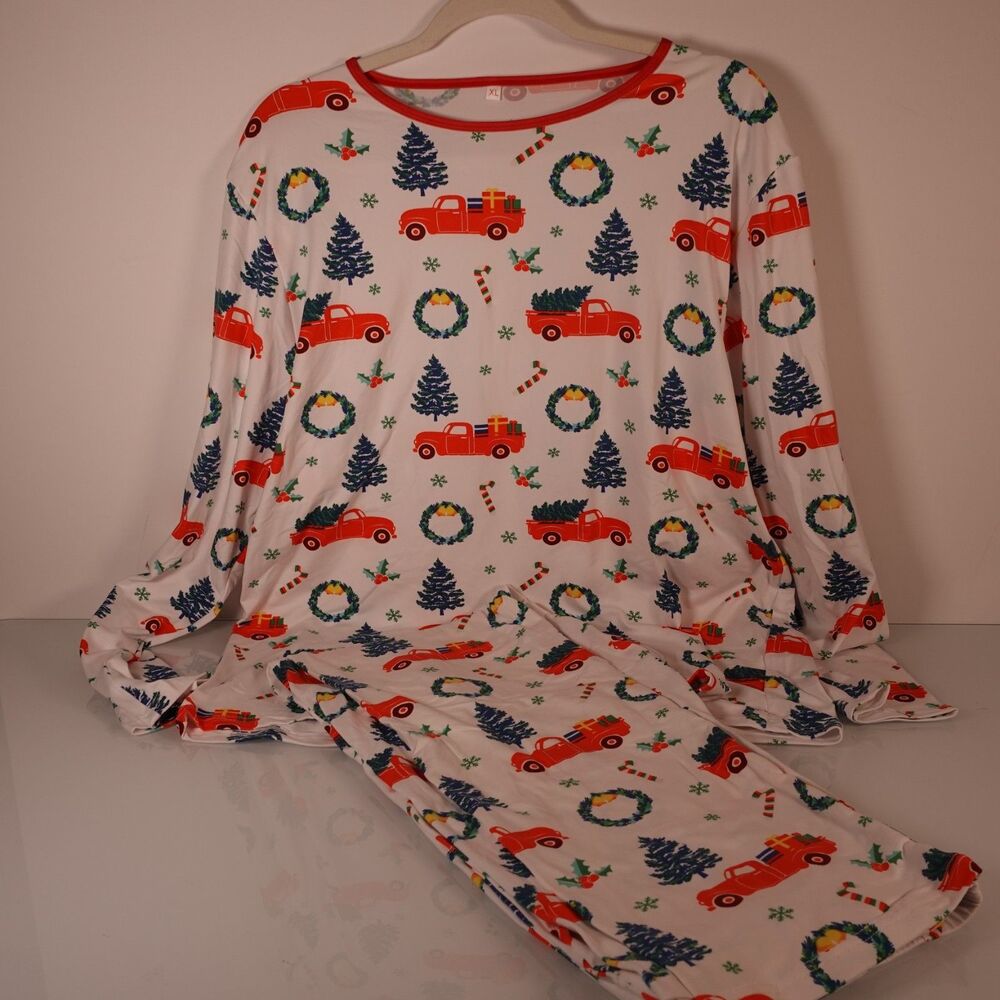 Christmas Pajamas 2 Piece Set Women's Size XL Super Soft White Red Truck Green